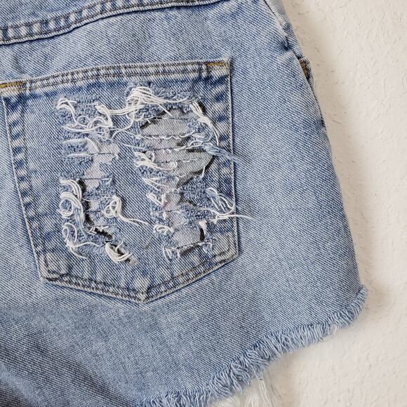Wrangler Distressed Hi-Rise Mom Cut-Off Shorts Size 12 - Picture 3 of 7